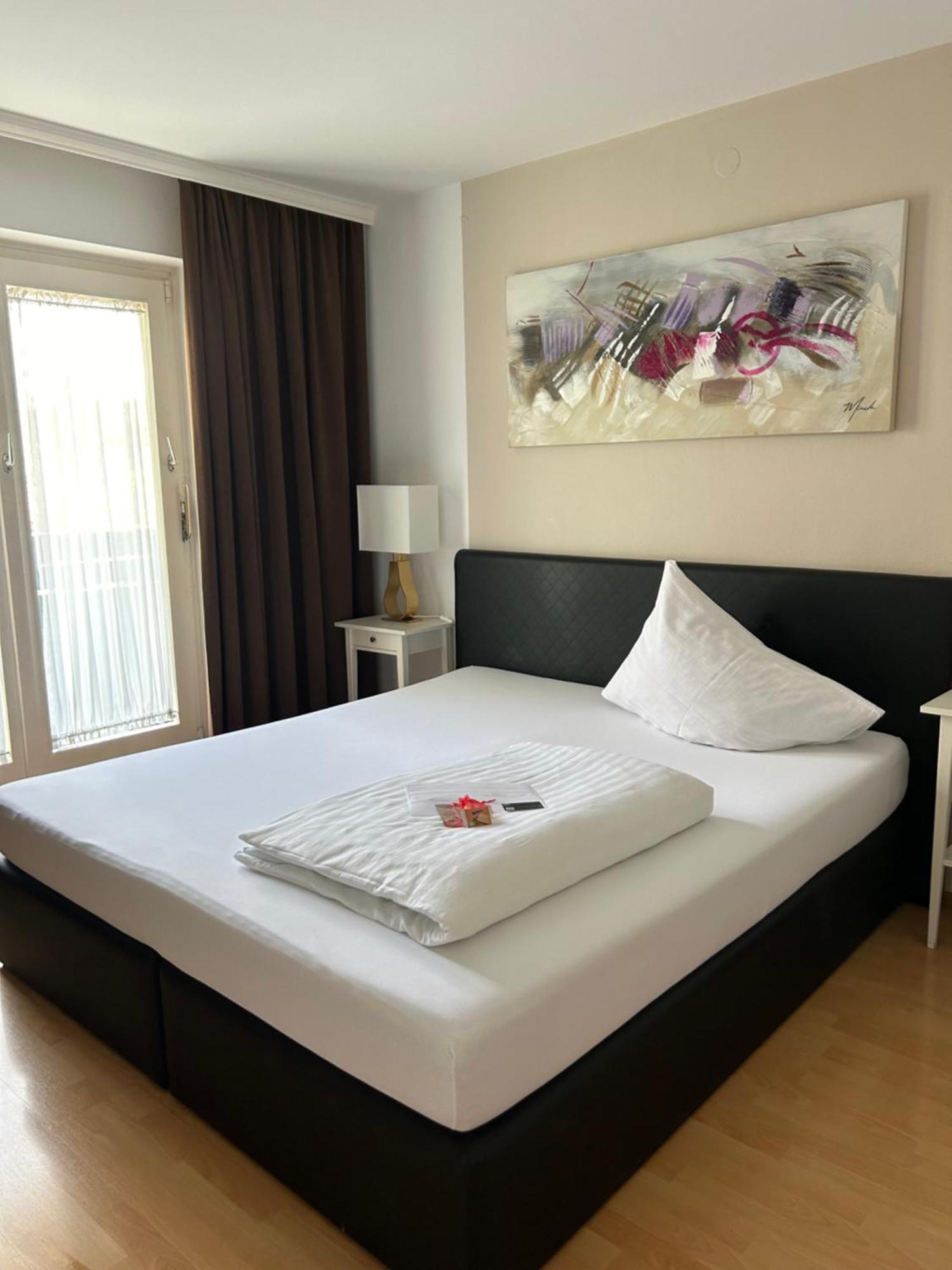 Hotel Berg Seekirchen am Wallersee Esterno foto